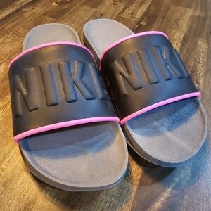 Women's Nike Offcourt Slides, size 7, black and pink, new without tags,